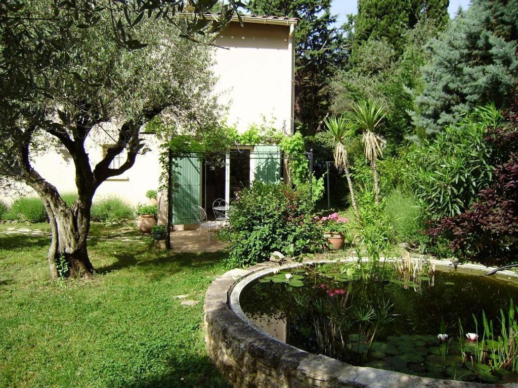 Chez Jean-Pierre & Annick Villa Remoulins Exterior photo